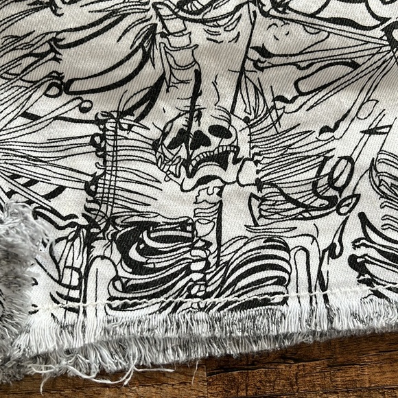 DEX Shorts- Black and White - Picture 9 of 9